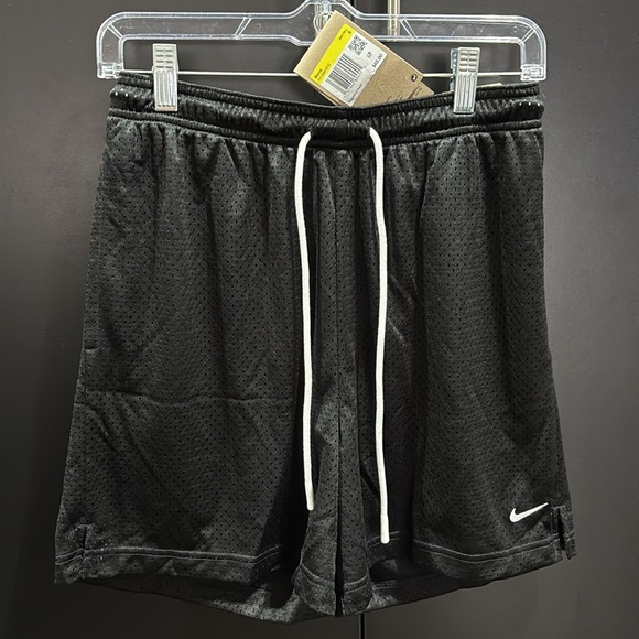 Nike Dri-Fit Basketball 5”standard fit,mid length,elastic/drawcord waist,pockets - Picture 1 of 9
